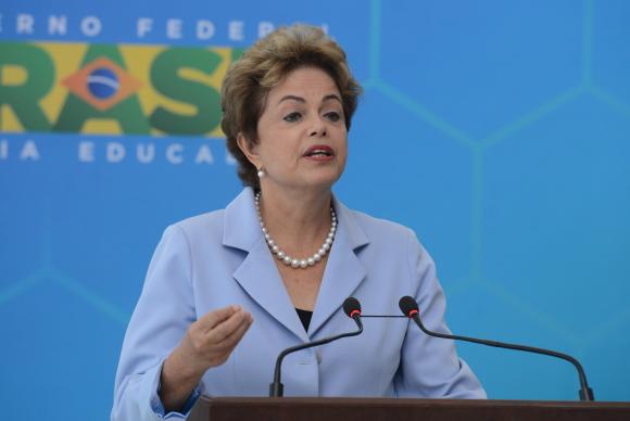 Oposição entrega a Cunha novo pedido de impeachment contra Dilma Rousseff