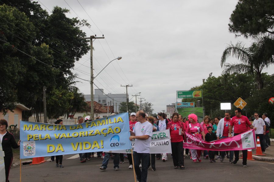 Marcha da família e Caminhada Rosa reúnem centenas de pessoas em Osório