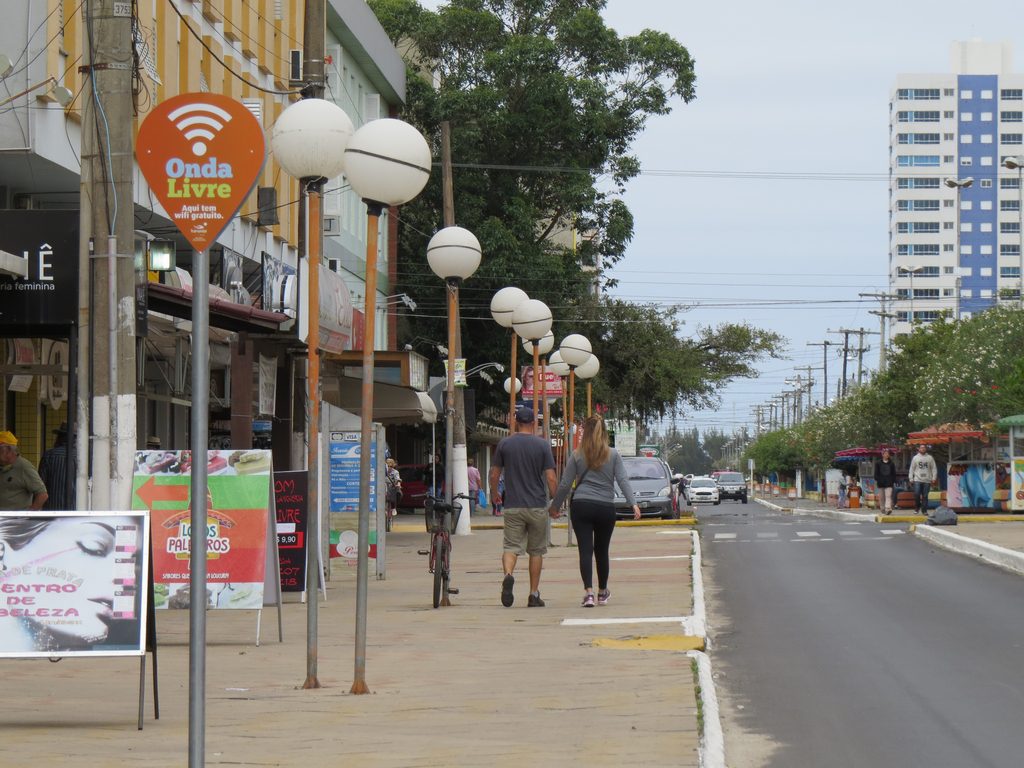 Prefeitura de Tramandaí instala placas de sinalização do Programa Onda Livre