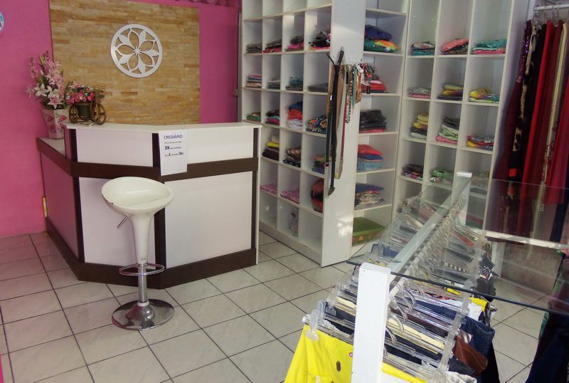 Classimania: vende-se loja de roupas, em pleno funcionamento, no centro de Osório
