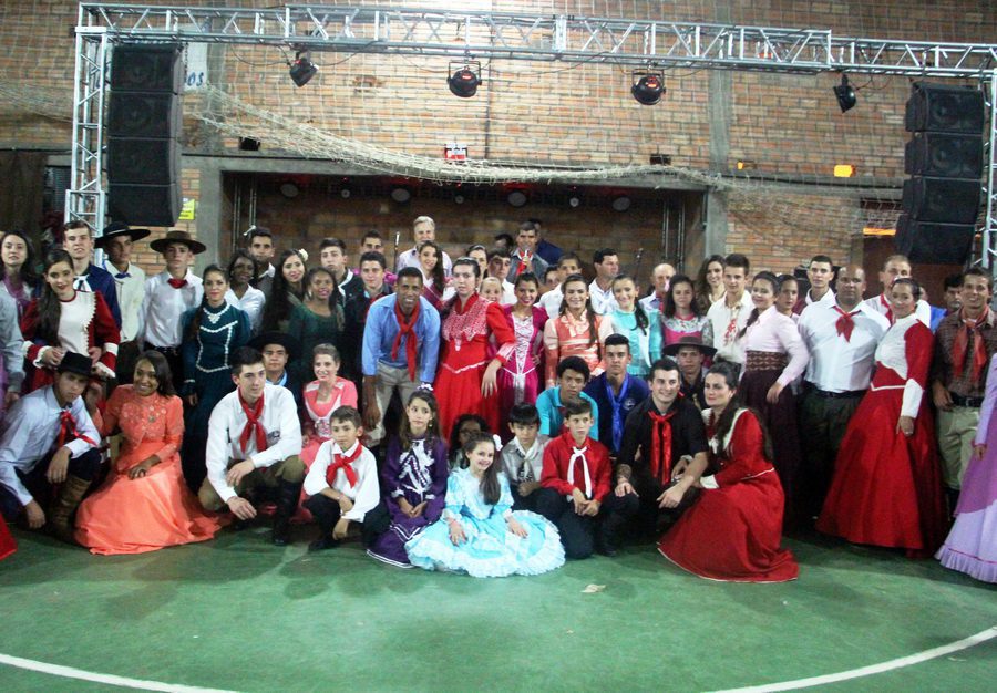 Formatura de Danças Gaúchas reuniu grande público na Cancela Preta em SAP