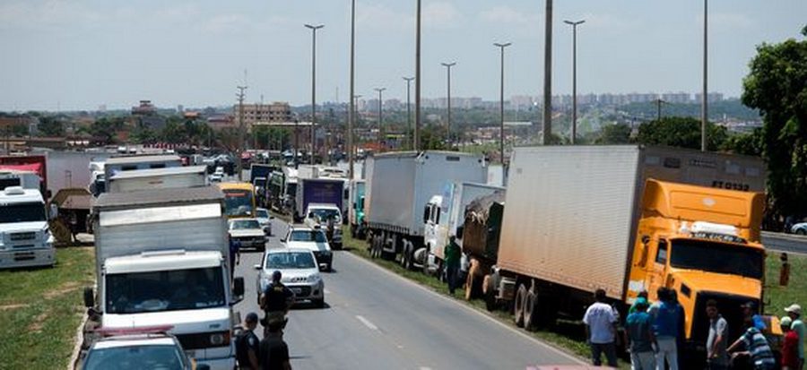 Governo endurece multas e sanções para quem obstruir rodovias do país