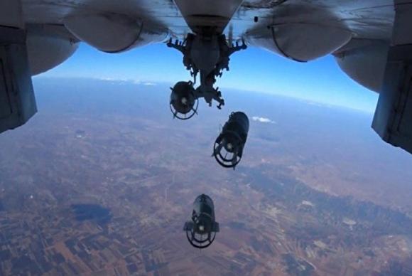 Aviação russa destrói 500 caminhões-tanque de terroristas na Síria