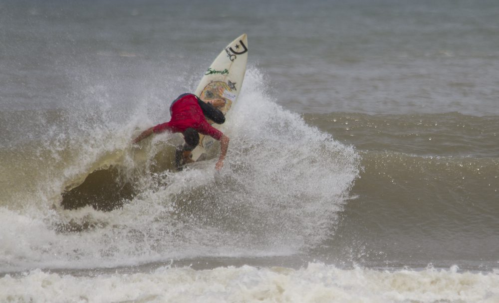 Tiago Braga é o melhor surfista Amador do Rio Grande do Sul em 2015