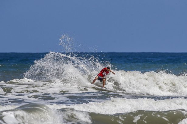Belas mulheres também marcam presença na decisão do Brasileiro de Surf Profissional em Torres