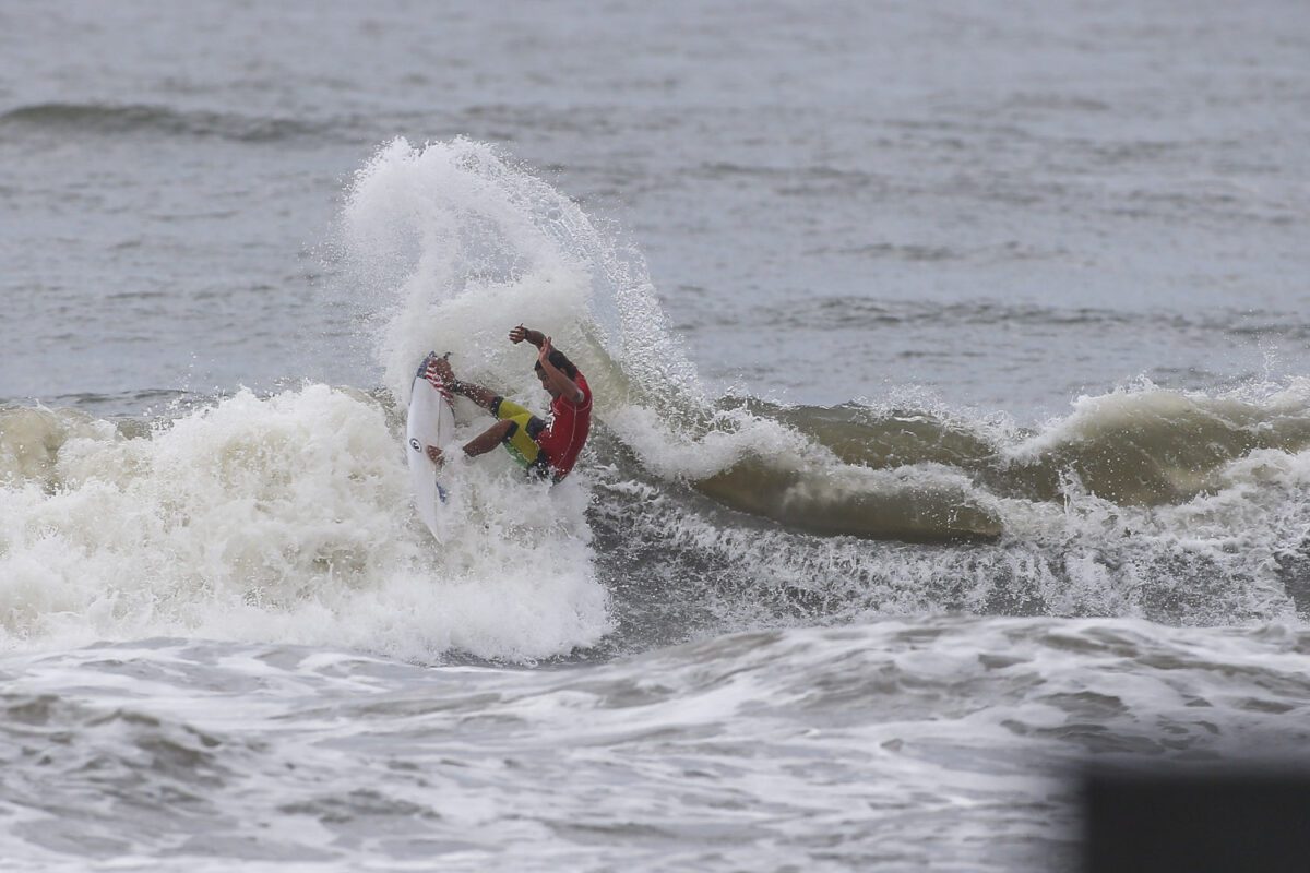 Cinco permanecem na briga pelo título Brasileiro Profissional de Surf em Torres