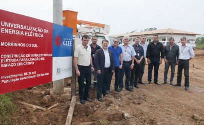 CEEE entrega estrutura para ligação em espaço educativo