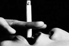 Jovens dos países mais pobres são mais vulneráveis à propaganda de cigarro