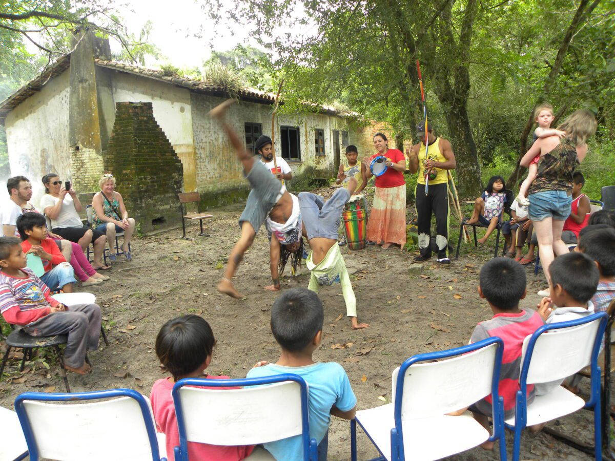Crianças guaranis são batizadas em roda de Capoeira em Torres