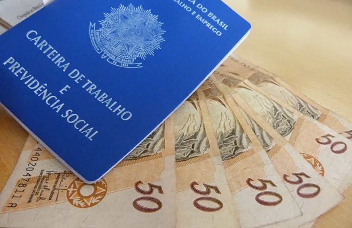 Publicado decreto que reajusta o salário mínimo para R$ 880