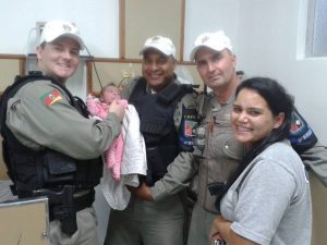 Sessão Solene homenageará policiais militares que salvaram bebê em Tramandaí