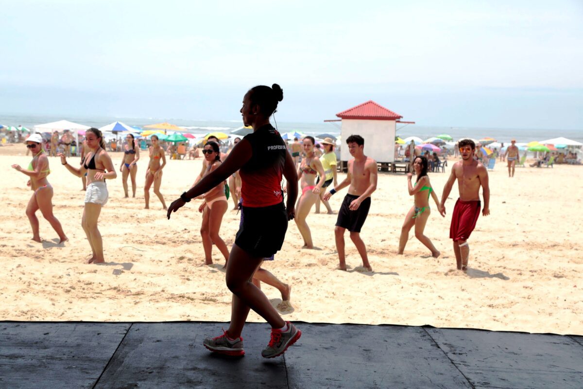 Projeto Beira de Praia leva entretenimento e cultura a veranistas em Torres