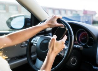 Edital do DetranRS adverte 66,5 mil condutores com direito de dirigir suspenso