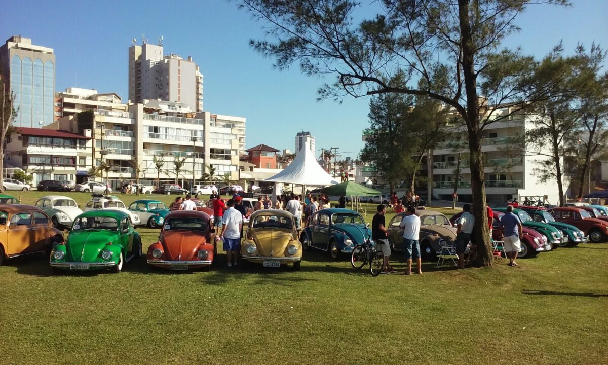 Dia Nacional do Fusca é celebrado com exposição de veículos em Torres