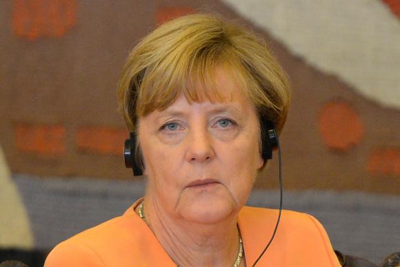 Angela Merkel defende expulsão de refugiados que cometerem crimes