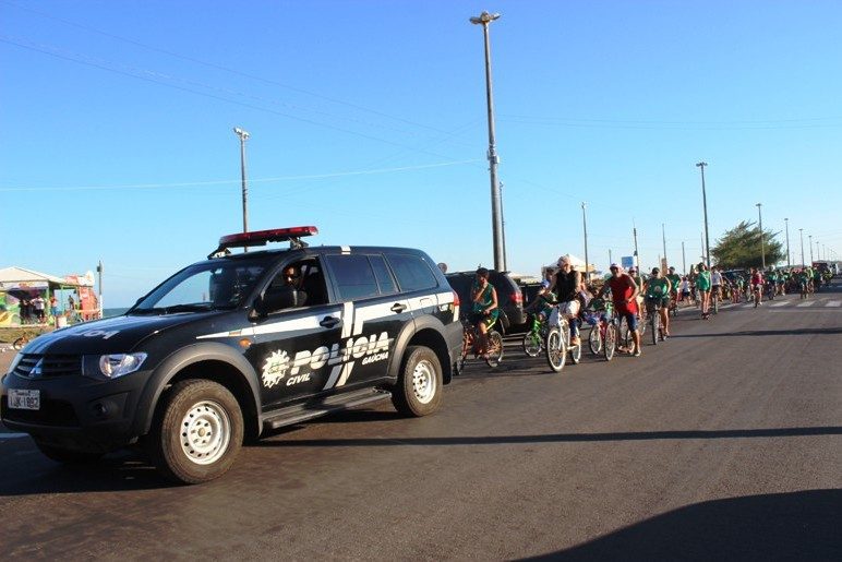 Polícia Civil participa de Passeio Sobre Rodas em Tramandaí