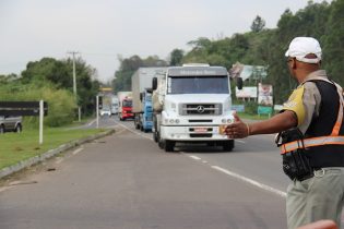 Tráfego para transporte de cargas em rodovias estaduais tem restrição na Páscoa