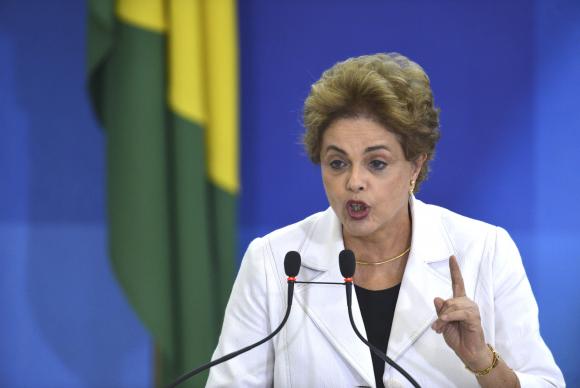 Relatório do impeachment é fraude jurídica e política, diz Dilma
