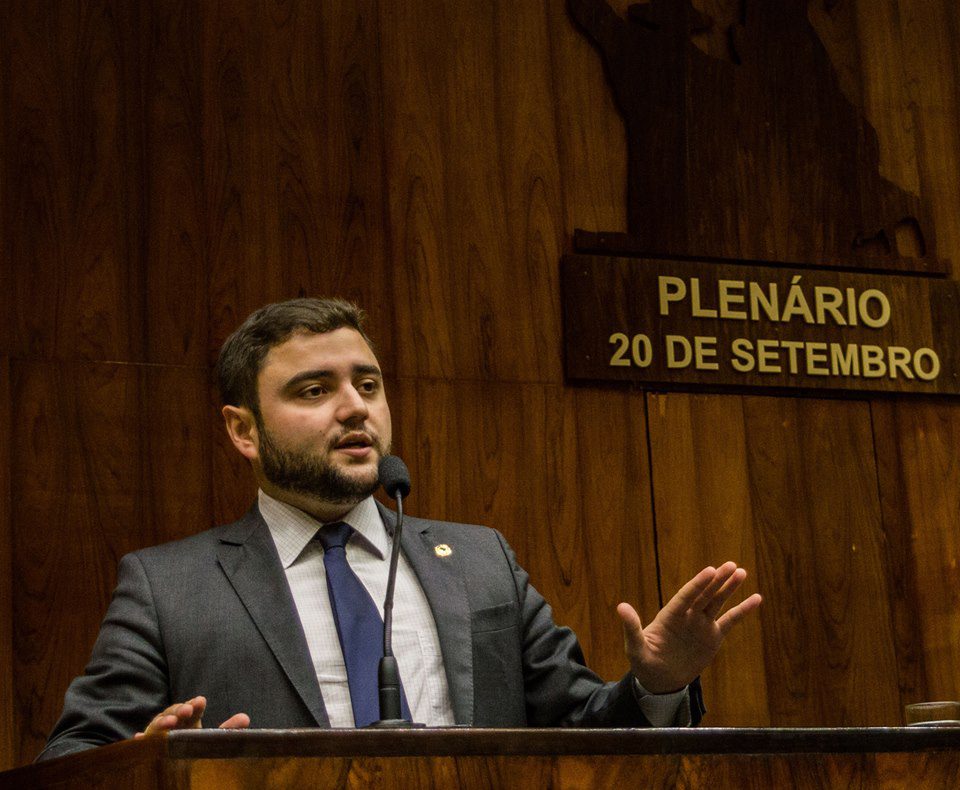 Projeto de Gabriel Souza propõe dispensa da versão impressa do Diário Oficial do Estado