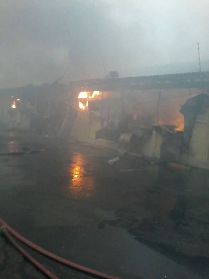 Fogo atinge mercado no centro de Tramandaí (vídeo)