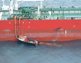 Em nota, Petrobras diz que 2.500 litros de óleo atingiram o mar