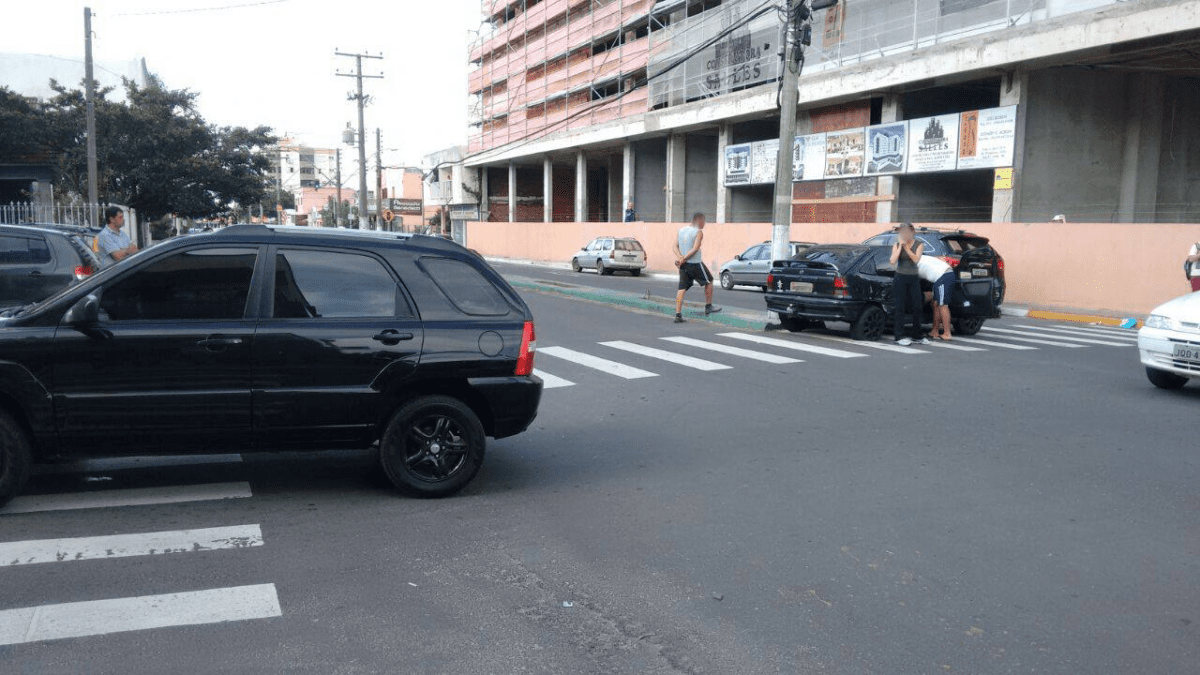 Colisão envolve dois veículos no centro de Osório