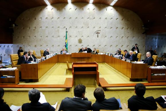 Maioria do STF aprova afastamento de Cunha
