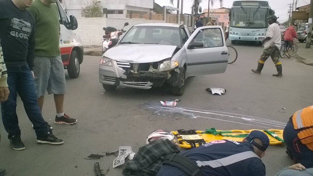 Colisão entre carro e moto deixa uma pessoa ferida em Tramandaí
