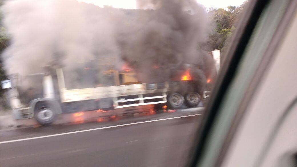 Caminhão pega fogo em Osório