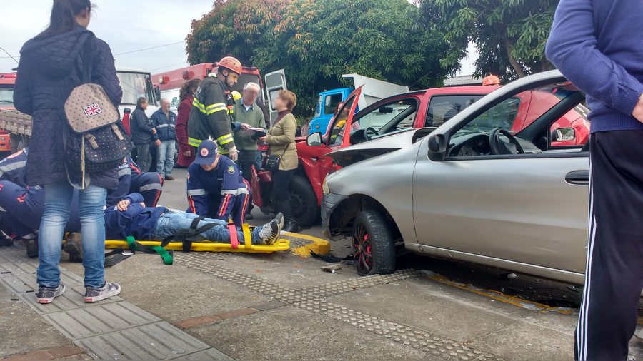 Colisao entre dois carros deixa um ferido em Osório