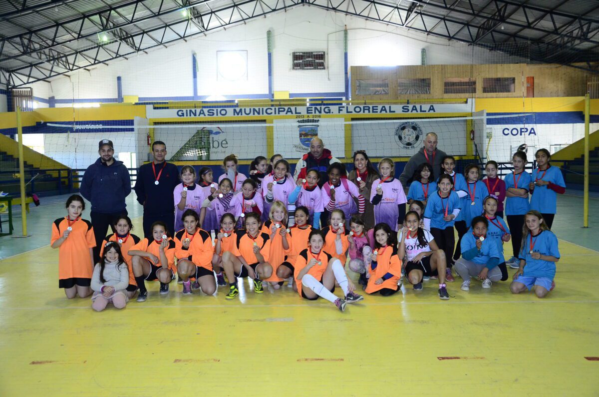 EMEF Estado de Santa Catarina vence Voleibol Mirim Feminino nos 13º JIMI em Imbé