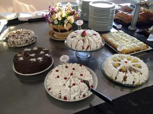 Tem buffet de café colonial no Restaurante Autos da Borússia: sábado e domingo