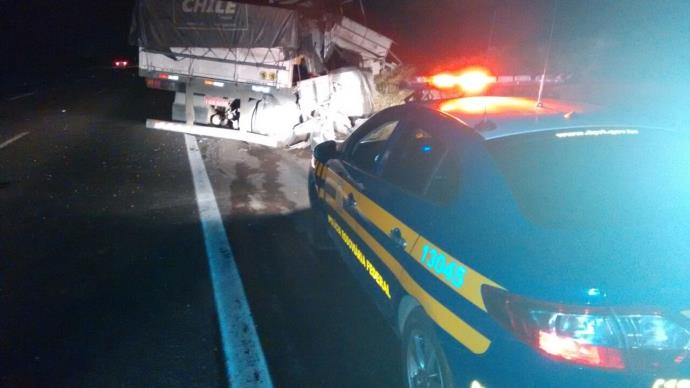 Adolescente morre em acidente com caminhão na freeway