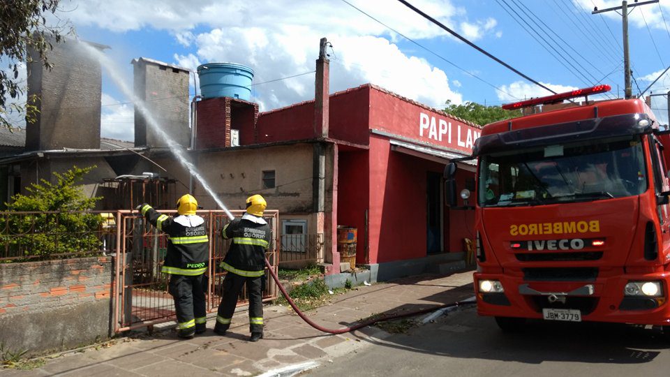 Bombeiros atendem ocorrência em restaurante de Osório