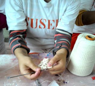 Apenadas do Presídio Feminino de Torres participam de curso de artesanato
