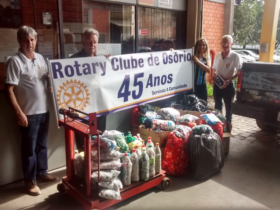 Rotary Club de Osório entrega materiais para aquisições de cadeiras de rodas e caixas de leites