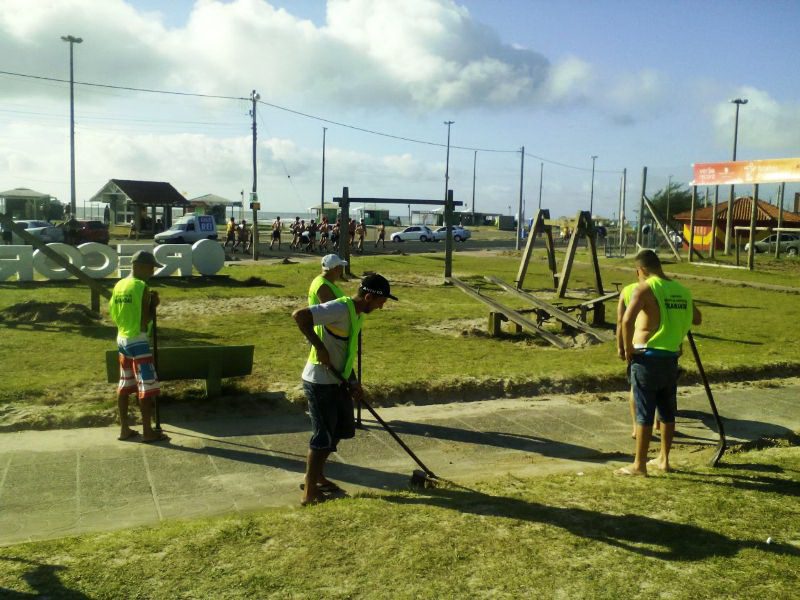 Apenados do semiaberto de Osório iniciam trabalhos em limpeza de praças, ruas e orla marítima em Tramandaí