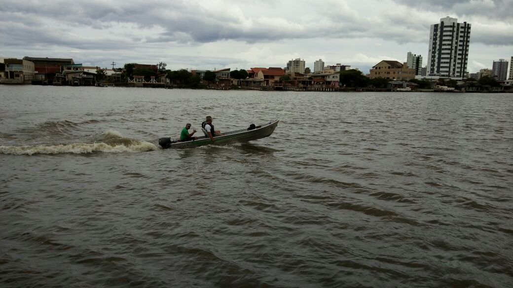 Seis são autuados por crime ambiental após fiscalização no Rio Tramandaí