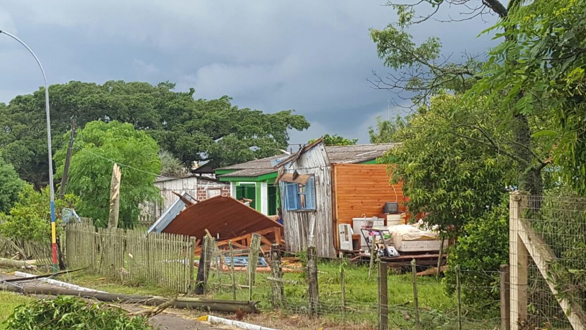 Temporal destrói residência e deixa ferido em Capivari do Sul