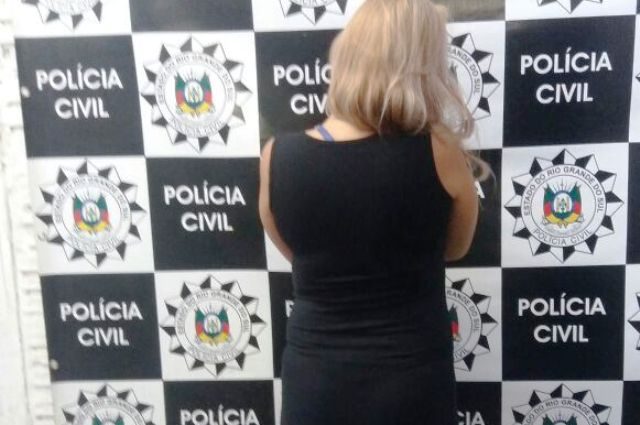 Mulher é presa em Balneário Pinhal por extorsão e latrocínio