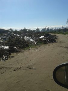 Fala internauta: dono de terreno em praia de Osório reclama de descarte irregular de lixo