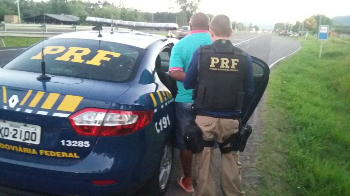 PRF prende homem condenado por tráfico de drogas na BR-101