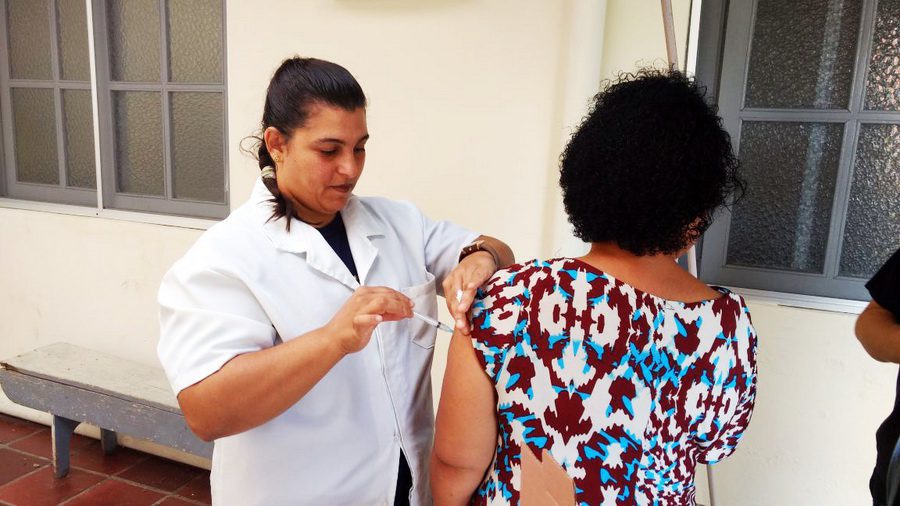 Alta procura esgota lote inicial de vacinas contra gripe em Imbé