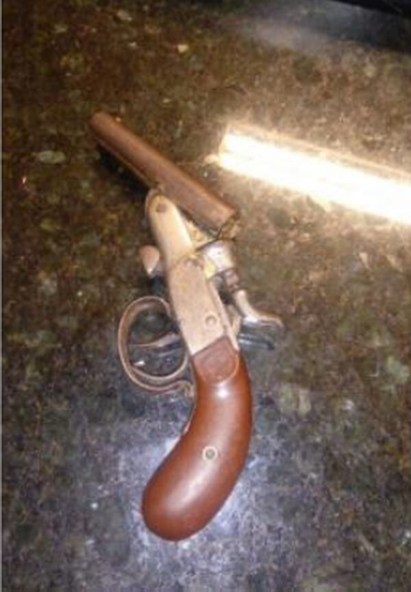 Adolescente é flagrado com arma após denúncia de tiros em Osório