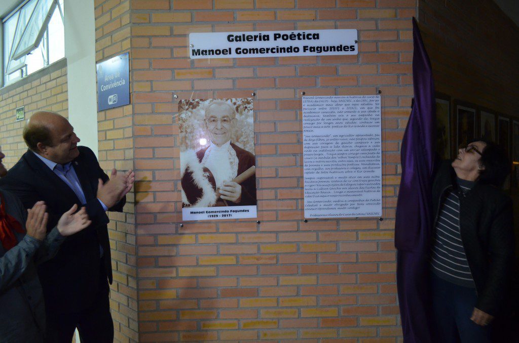 Galeria Poética da UNICNEC é reinaugurada com homenagem a ex-aluno