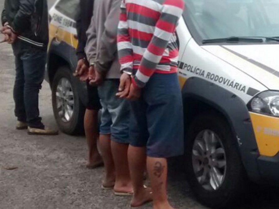 Quatro são presos após atacarem comércios na RS-030