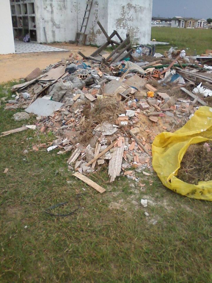 Acúmulo de lixo e entulho são flagrados por internauta em cemitério de Tramandaí
