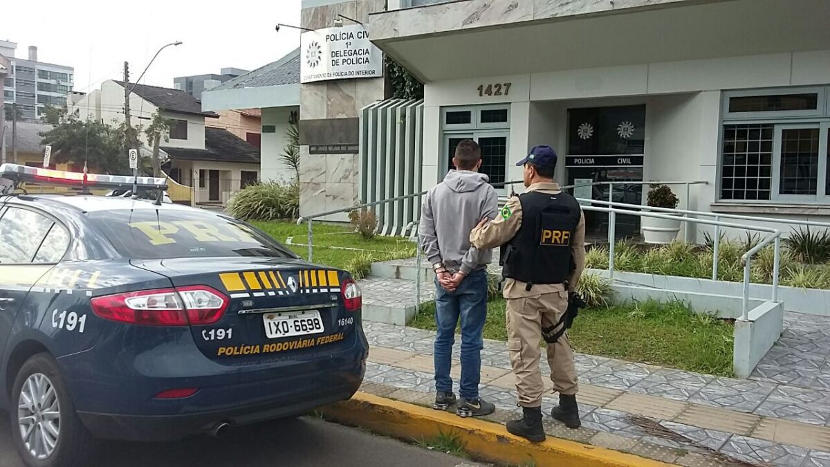 Homem é preso por receptação de veículo e dano qualificado ao patrimônio público em Osório