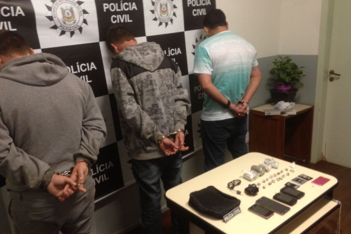 Trio é preso por tráfico de drogas em Osório
