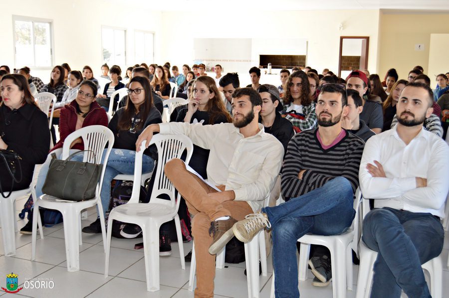 Projeto Revisão Oliveira Silveira ENEM e vestibular teve aula inaugural em Osório